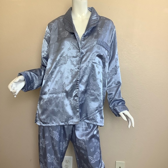 Claire's Rosie Silky Blue Floral Pajama Set - Picture 2 of 10